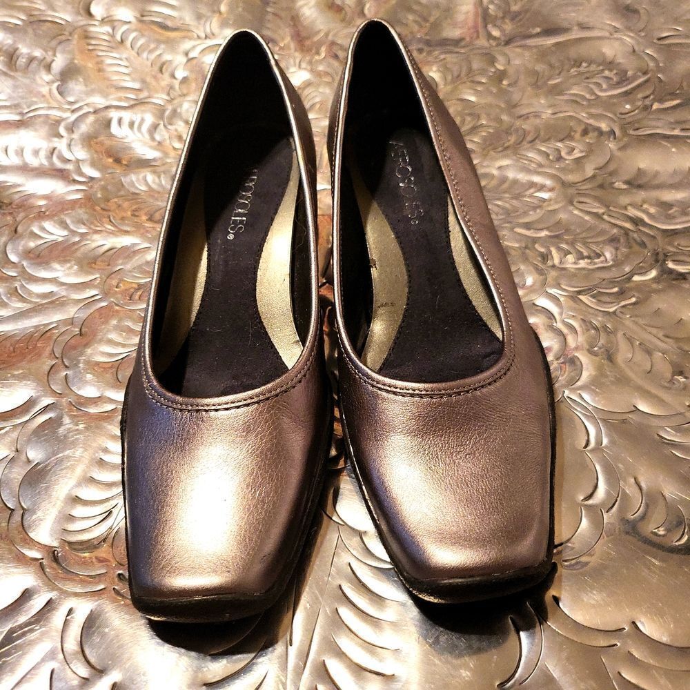 Silver metallic aerosols, brand new,has a few little  scuffs,very  comfortable